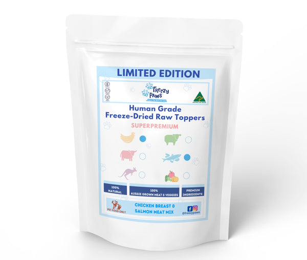 Freezy Paws - Superpremium Human Grade Freeze-Dried Chicken Breast & Salmon w/colostrum Raw Topper Mix 80g